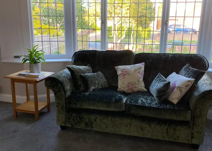Home By The Sea In Rustington